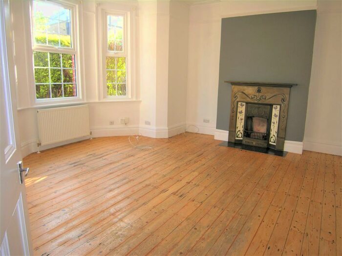 2 Bedroom Flat To Rent In Devonshire Road, London, N13