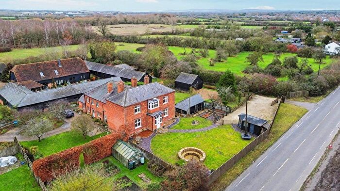 3 Bedroom Semi-Detached House For Sale In Aylesbury Road, Aston Clinton, Aylesbury, HP22