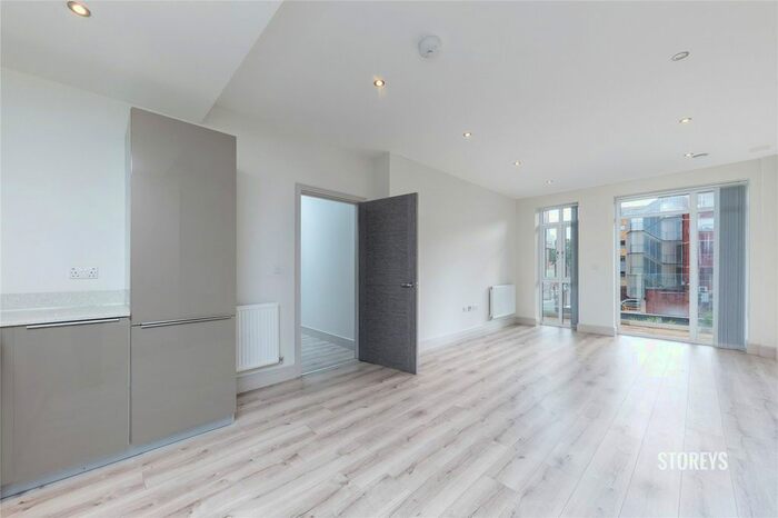 3 Bedroom Flat To Rent In Clockhouse Avenue, Barking, London, IG11