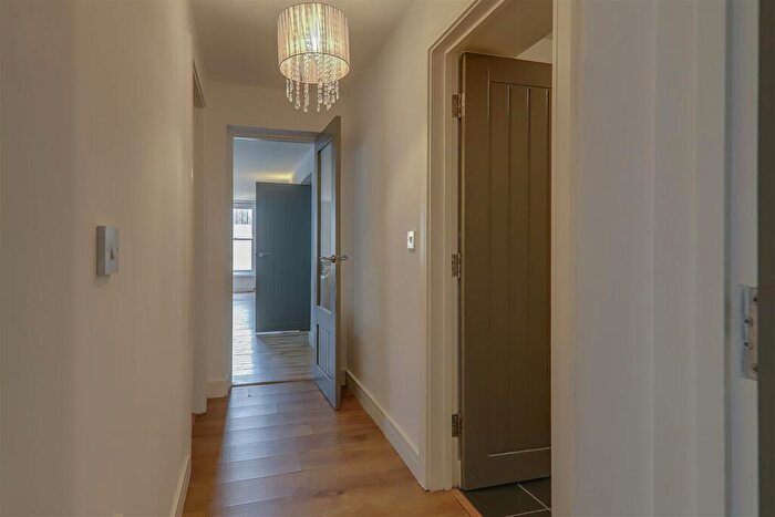 2 Bedroom Apartment To Rent In Heene Terrace, Worthing, BN11