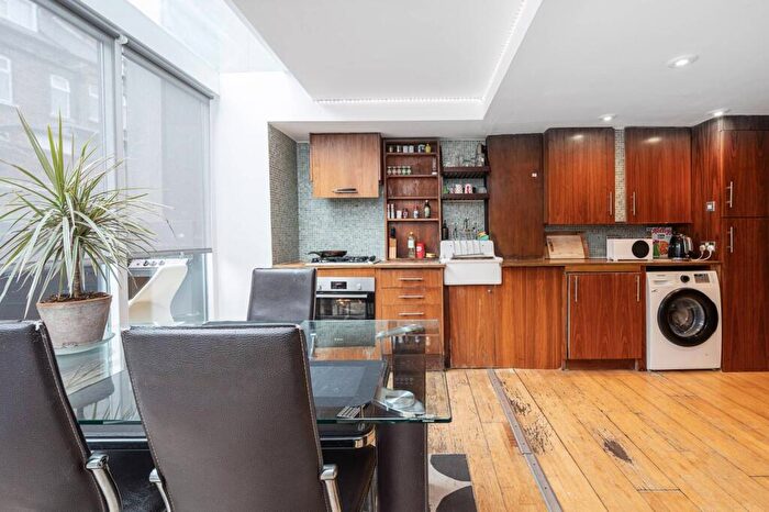 3 Bedroom House For Sale In The Chronos Building, Mile End Road, Tower Hamlets, London, E1