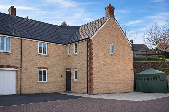 2 Bedroom Maisonette For Sale In Parsons Close, Dursley, GL11