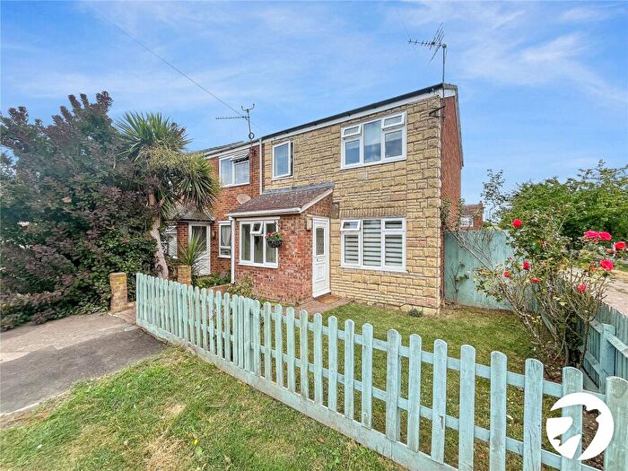 3 Bedroom End Of Terrace House For Sale In Oak Road, Sittingbourne, ME10
