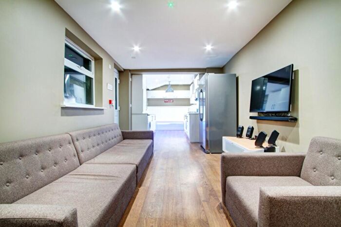 5 Bedroom Terraced House To Rent In Derby Grove, Nottingham, NG7