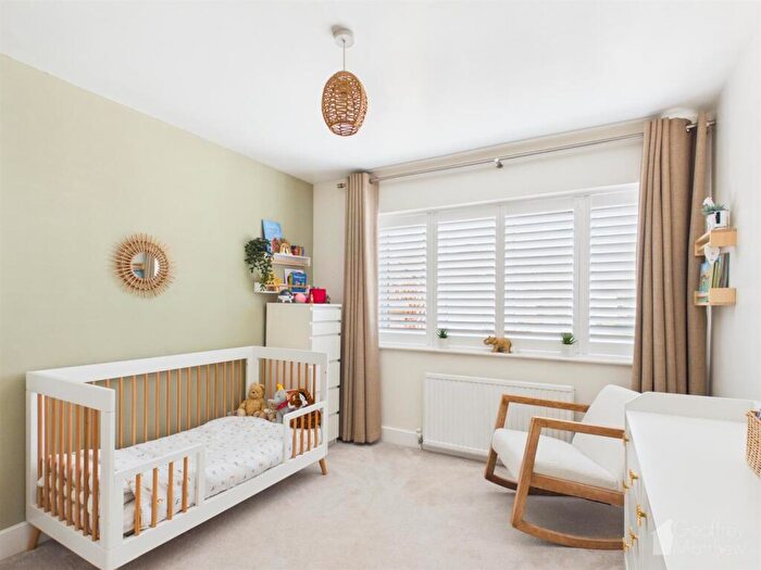 3 Bedroom House For Sale In Derby Road, Hoddesdon, EN11