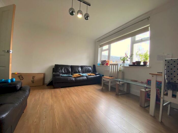 2 Bedroom Apartment To Rent In Portswood Drive, Bournemouth, BH10