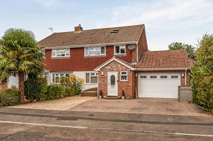 3 Bedroom Semi Detached House For Sale In Carleton Close, Hook, Hampshire, RG27