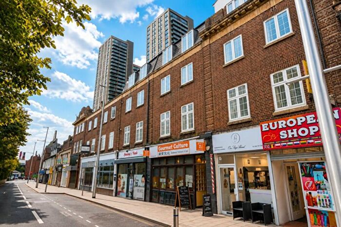 2 Bedroom Apartment To Rent In Woking, Surrey, GU21