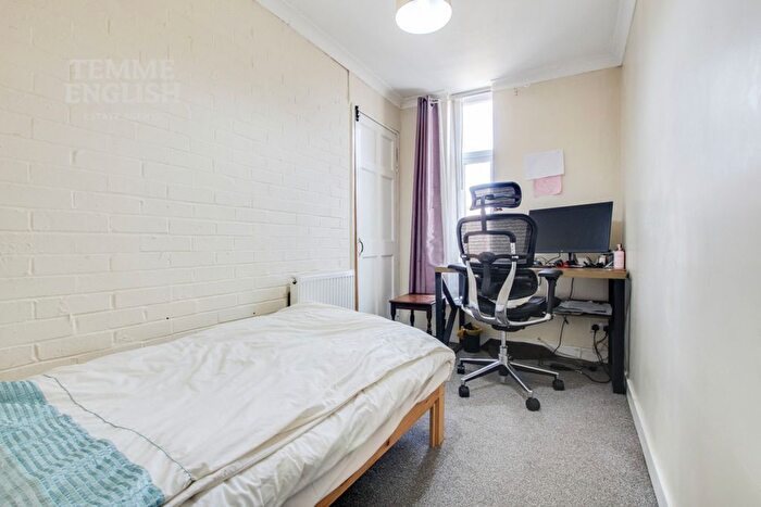 3 Bedroom End Of Terrace House For Sale In Elizabeth Way, Basildon, SS15