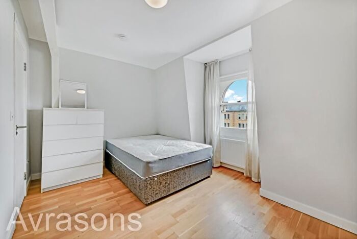 Studio To Rent In Brixton Road, London, SW9