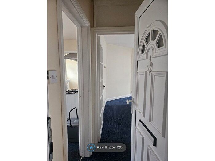 1 Bedroom Maisonette To Rent In Canterbury Avenue, Slough, SL2