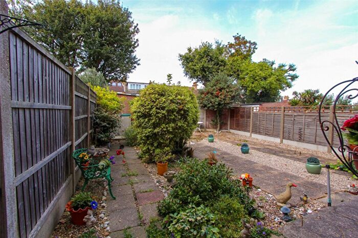 2 Bedroom Apartment To Rent In Chalkwell Park Drive, Leigh-on-Sea, Essex, SS9