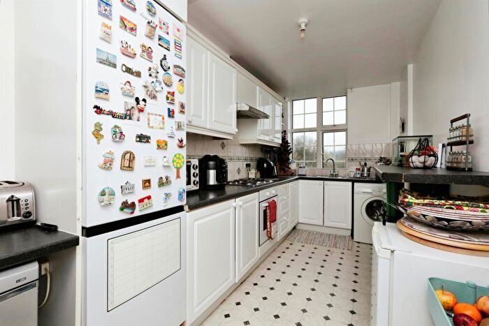 4 Bedroom Flat For Sale In Cornfield Terrace, Eastbourne, BN21
