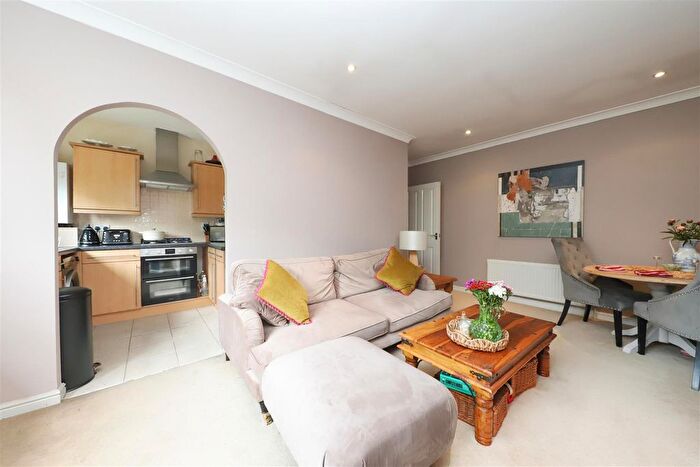 2 Bedroom Flat To Rent In Exchange Walk, Pinner, HA5