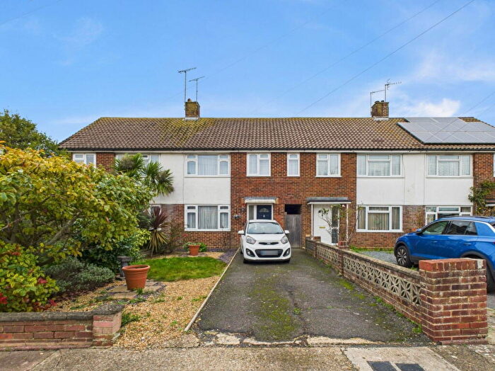 3 Bedroom Terraced House For Sale In Oakleigh Close, Worthing, BN11