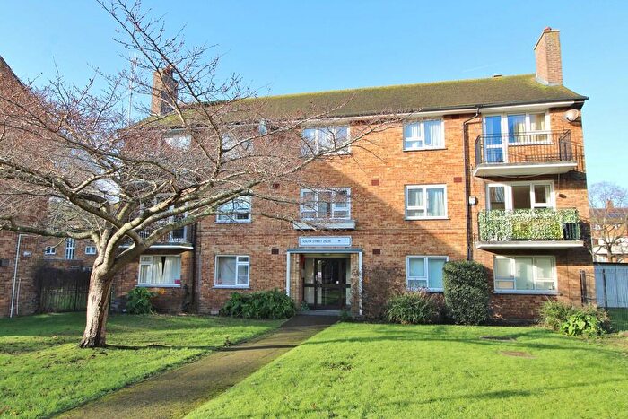 3 Bedroom Flat For Sale In South Street, Southsea, PO5