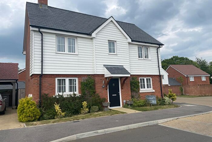 3 Bedroom House To Rent In Magnolia Close, BN27