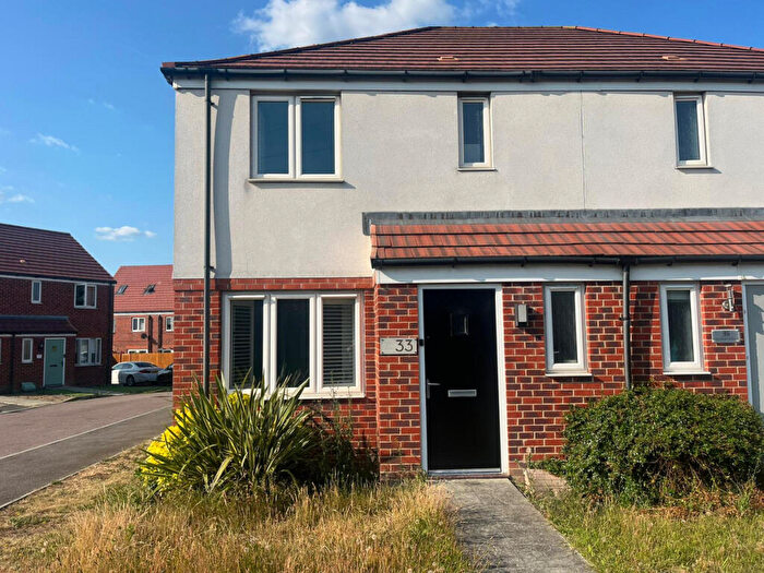 3 Bedroom Semi-Detached House For Sale In Halcrow Avenue, Dartford, DA1