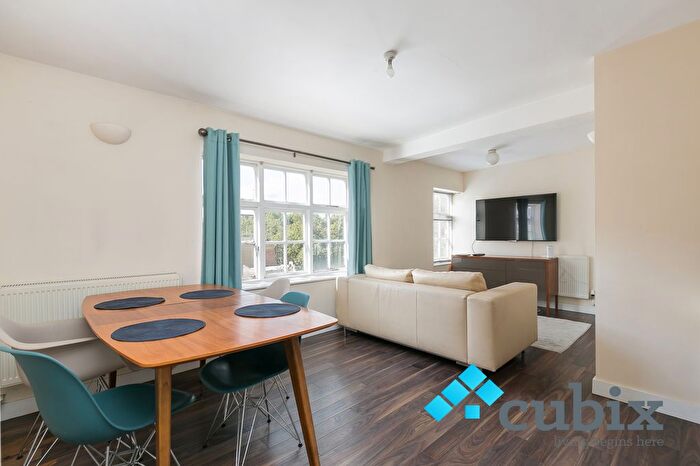 1 Bedroom Flat For Sale In Phoenix Road, London, NW1