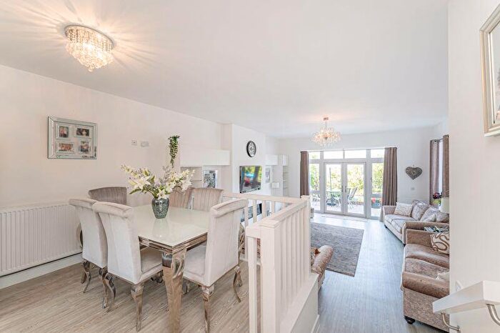 4 Bedroom Detached House For Sale In Nursery Rise, Waltham Abbey, EN9