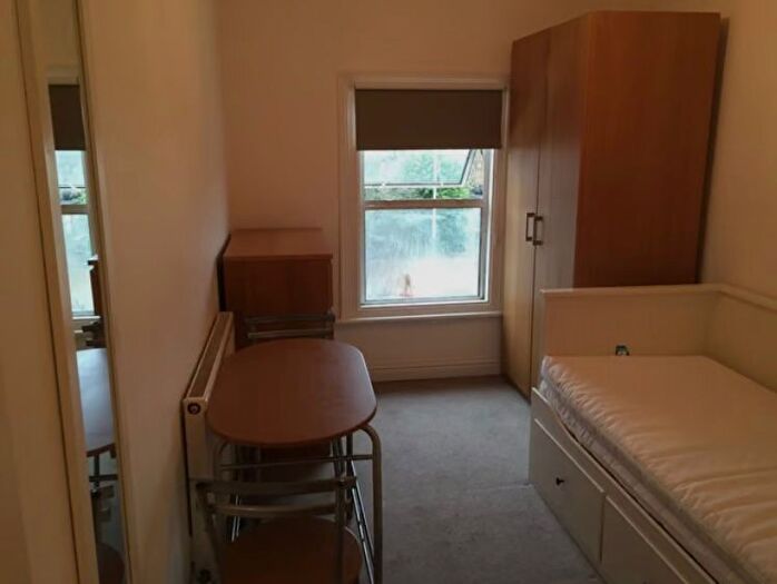Studio To Rent In Talgarth Road, London, W14