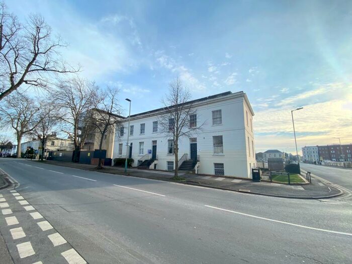 Studio To Rent In Clarence Court, GL52