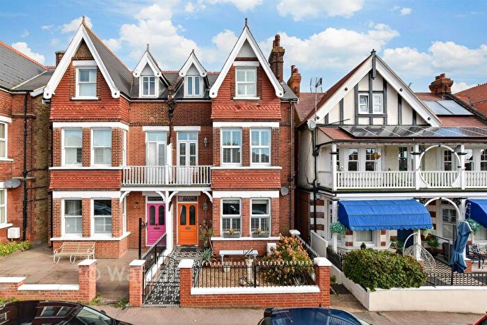 6 Bedroom Semi-Detached House For Sale In West Cliff Road, Broadstairs, Kent, CT10