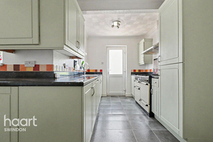 4 Bedroom Semi Detached House To Rent In Denbigh Close, Swindon, SN3