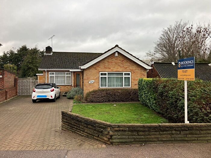 2 Bedroom Detached Bungalow To Rent In South Street, Romford, RM1