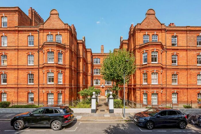2 Bedroom Semi-Detached House To Rent In Queens Club Gardens, West Kensington, W14