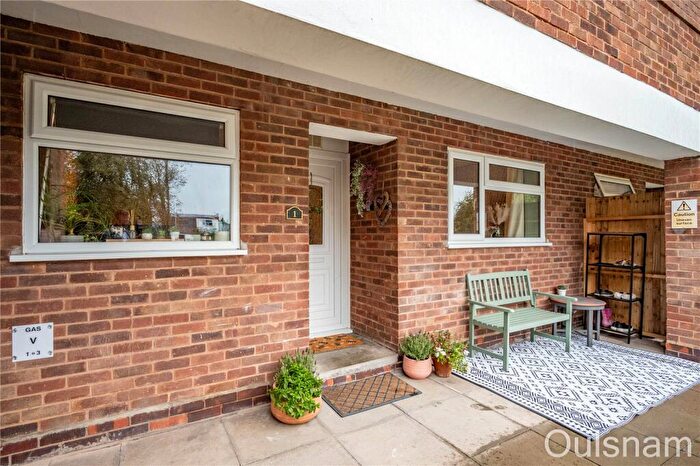 2 Bedroom Apartment For Sale In Stourbridge Road, Catshill, Bromsgrove, Worcestershire, B61