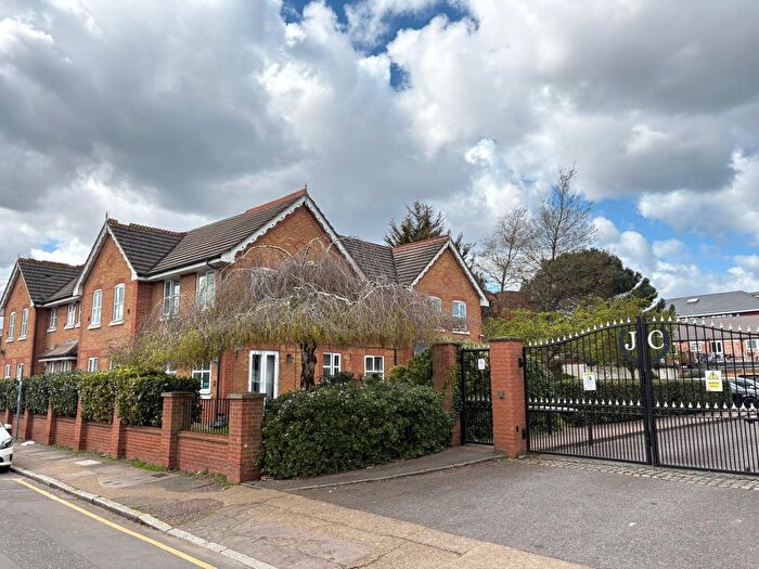 1 Bedroom Flat To Rent In Jubilee Court, Hounslow, TW3