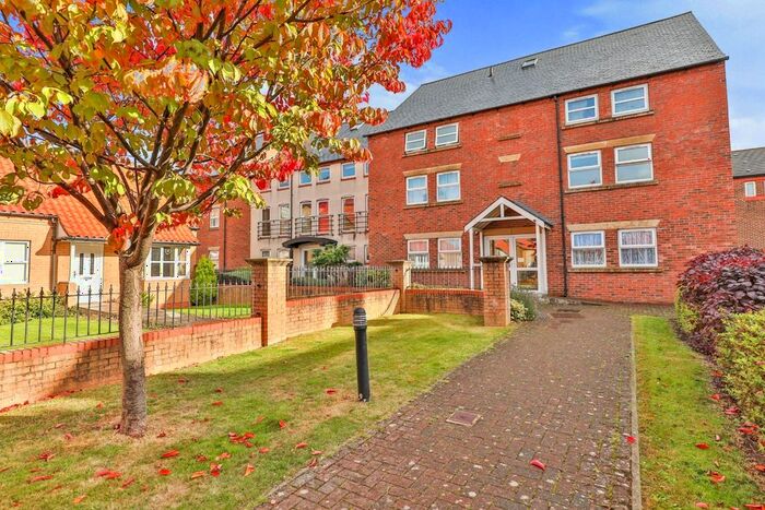 2 Bedroom Flat To Rent In St. Johns Road, Scarborough, North Yorkshire, YO12