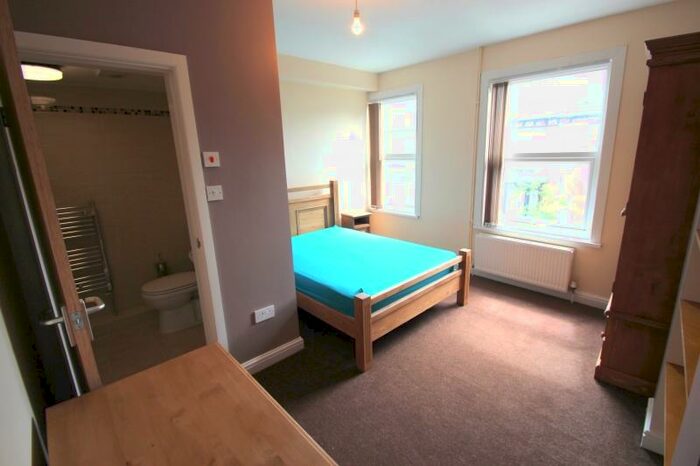 4 Bedroom End Of Terrace House To Rent In Ashville Terrace, Hyde Park, Leeds, LS6