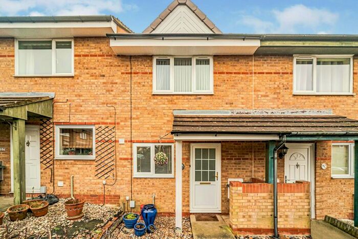 2 Bedroom House To Rent In Bradman Way -, SG1