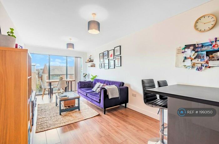 2 Bedroom Flat To Rent In Gordon Road, London, SE15