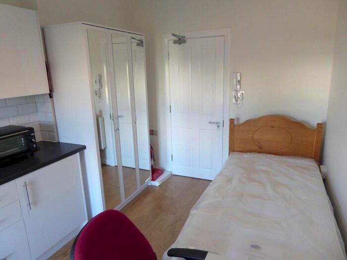 1 Bedroom Studio To Rent In Gresham Road, Staines, TW18