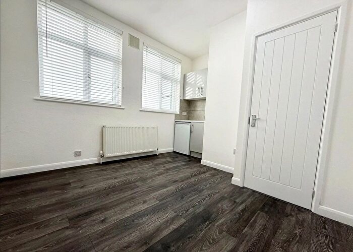 1 Bedroom Studio To Rent In A Fairway, Petts Wood, BR5