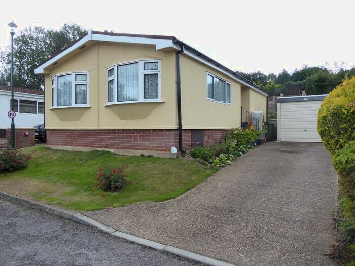 2 Bedroom Mobile/park Home For Sale In Merrywood Park, Ashurst Drive, Boxhill, Nr Dorking, Surrey, KT20