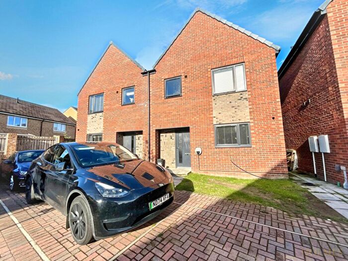 3 Bedroom Semi-Detached House For Sale In Nightingale Avenue, Hebburn, NE31