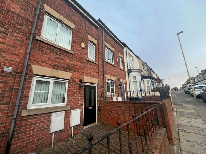 4 Bedroom Town House To Rent In Baring Street, South Shields, NE33