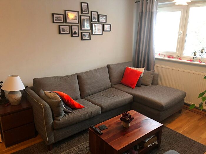 1 Bedroom Flat To Rent In Redo House, London, E12