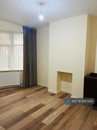 4 Bedroom Terraced House To Rent In Kimberley Avenue, London, E6
