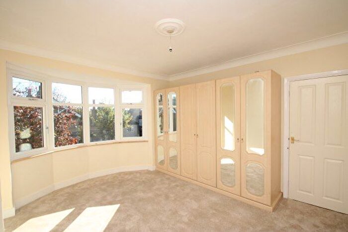 3 Bedroom Property To Rent In Waddon Park Avenue, Croydon, CR0