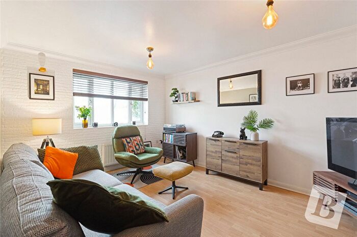 2 Bedroom Flat For Sale In London Road, Romford, RM7