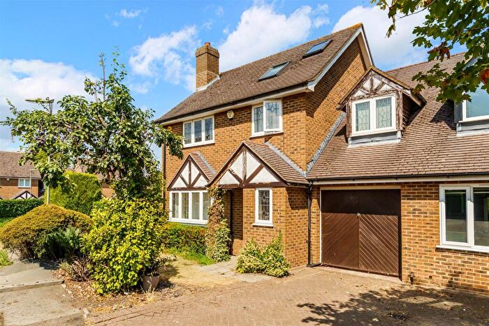 4 Bedroom Semi Detached House To Rent In Bluegates, Ewell, KT17