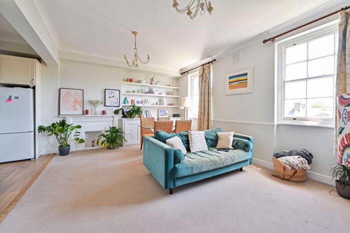 2 Bedroom Flat For Sale In Kennington Park Road, Kennington, London, SE11