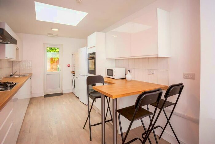 6 Bedroom House To Rent In Pains Road, Southsea, PO5