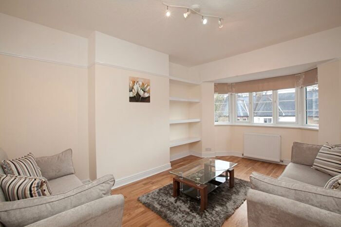 2 Bedroom Flat To Rent In Crown Road, London, N10