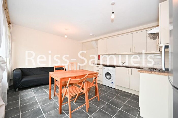 4 Bedroom Maisonette To Rent In Cooks Road, London, SE17